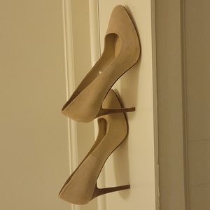 SZ 10 Nude heels